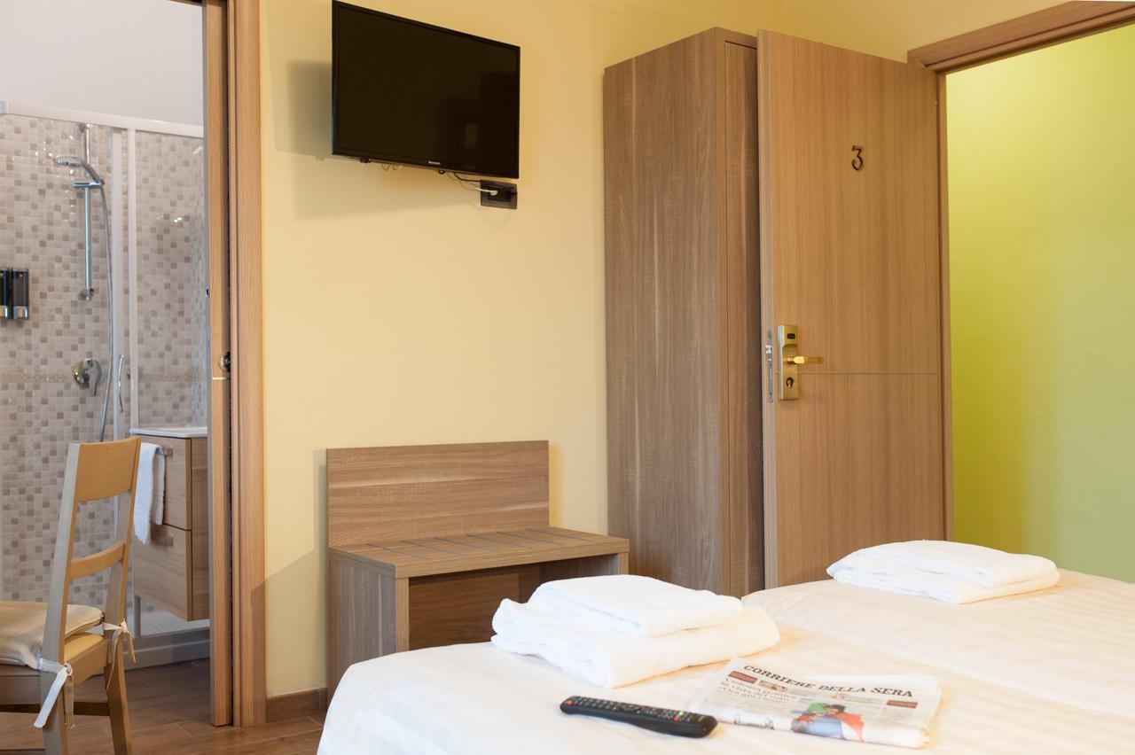 Hotel Ristorante Piccadilly Santhia Ngoại thất bức ảnh