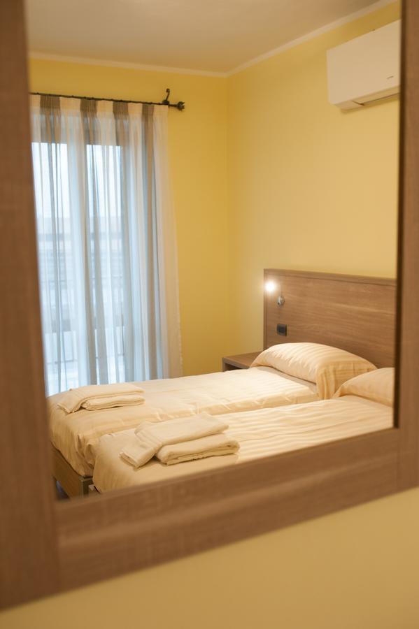 Hotel Ristorante Piccadilly Santhia Ngoại thất bức ảnh